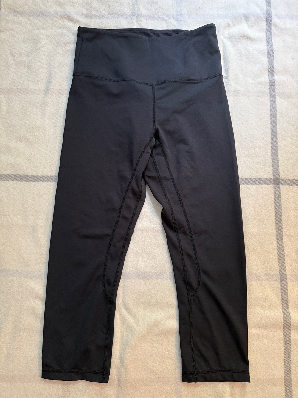 Black Cropped Leggings Size Medium